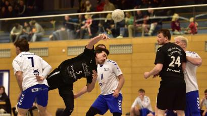 Bild: mhs
Moritz Müller in Aktion: Die HSG-Handballer wollen im Heimspiel gegen Roding Gas geben.
