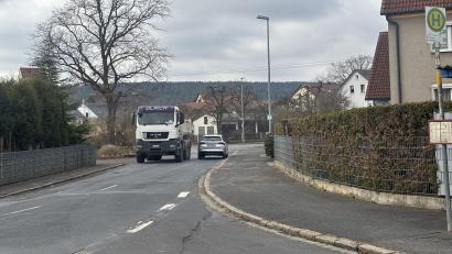 Bild: ge
Obersdorf bekommt eine neue Ortsdurchfahrt - sie wird sicherer gestaltet für Radfahrer und Fußgänger und erhält auch eine neue Oberfläche.