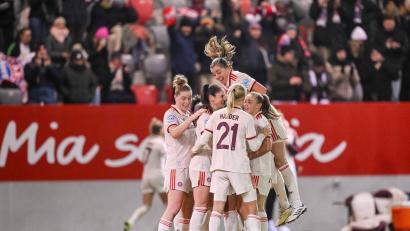 Bild: Harry Langer
Mehr als nur ein Fußballteam. Bei den Frauen des FC Bayern geht es noch familiär zu.