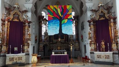 Bild: lg
Das Fastentuch in der Oberviechtacher Stadtpfarrkirche.