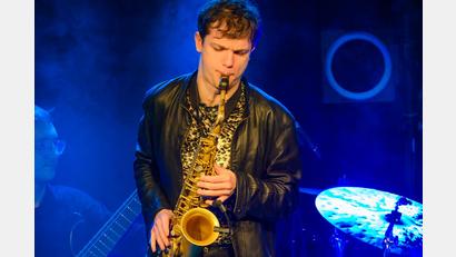 Bild: Oliver Saul/exb
Jakob Manz und seine Bandmitglieder spielen Funk und Fusion, direkt und voller Groove.