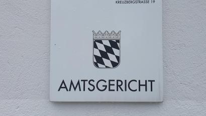 Bild: Hösamer
Wegen Amtsanmaßung muss sich ein junger Mann vor dem Amtsgericht Schwandorf verantworten.