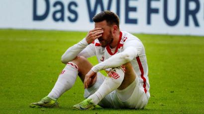 Bild: Roland Weihrauch/dpa
Für Christian Kühlwetter und Jahn Regensburg sieht es in der 2. Liga düster aus.