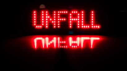 Symbolbild: Robert Michael/dpa
Trotz Reanimationsversuchen starb der junge Mann an der Unfallstelle in Oberfranken.