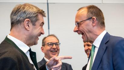 Archivbild: Michael Kappeler/dpa
Ohne Zustimmung aus Bayern wird es knapp für das Finanzpaket im Bundestag.