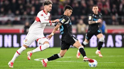 Bild: Harry Langer/dpa
Duell im Mittelfeld: Karazor und Palacios.