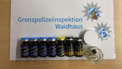 Bild: Grenzpolizeiinspektion Waidhaus
Sichergestelltes Dopingmittel und Haschisch.