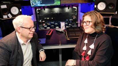 Bild: Stadttheater Amberg/exb
Kulturreferent Fabian Kern und Journalistin Anke Schäfer produzieren die Podcasts im Stadttheater.