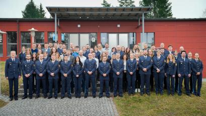 Bild: Polizeipräsidium Oberpfalz/Tobias Weingärtner/exb
Zentral bei der Bereitschaftspolizei in Nabburg begrüßt das Polizeipräsidium Oberpfalz seine aktuellen personellen Neuzugänge.