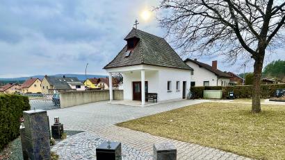 Bild: Gerhard Krones
Der Schnaittenbacher Bauausschuss befasst sich ausführlich mit dem Kauf eines neuen elektronischen Glockengeläuts für das Leichenhaus und der Frage einer Generalsanierung des Friedhofs in Holzhammer.