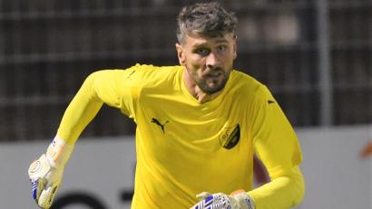Bild: Büttner
Wolfgang Hesl im Trikot des SV Schwandorf-Ettmannsdorf. Der Keeper hat sich jetzt einen Jochbeinbruch zugezogen.