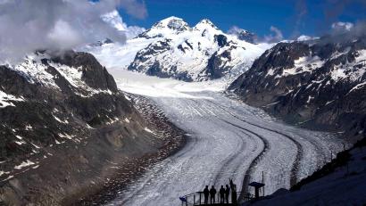 Bild: Matthias Schrader/AP
Die Gletscher schwinden wegen der Klimaerwärmung rasant (Archivbild)