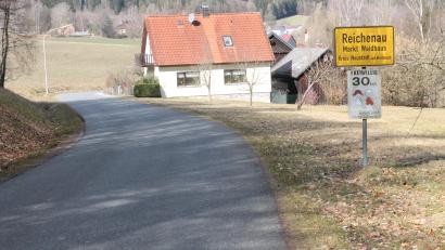 Bild: pi
Aus bis dato "Freiwillig 30 km/h" soll im gesamten Ortsteil eine Verpflichtung für die Verkehrsteilnehmer werden.