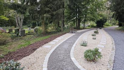 Bild: vsr
Nur noch ein kleiner Teil der Urnengräber auf dem Waldfriedhof in Krummennaab wird an auswärtige Anfragen vergeben.