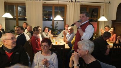 Bild: usc
Josefifeier beim Winkler in Amberg: Mit witzigen Gstanzln unterhielt Humorist Bäff die Gäste.
