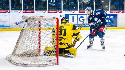 Bild: Elke Englmaier
David Elsner erzielte beim 4:2 der Blue Devils gegen Krefeld drei Treffer.