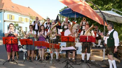 Archivbild: bey
Die Auftritte beim Dorffest Oberwildenau, zuletzt im Jahr 2018, gehören alljährlich zu den Höhepunkten der Auftritte der Blaskapelle Oberwildenau.