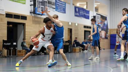 Archivbild: Dieter Jäschke
Neben weiteren Ausfällen wird der DJK Neustadt am Samstag auch ihr bester Werfer Rasheed Reams (am Ball) fehlen.