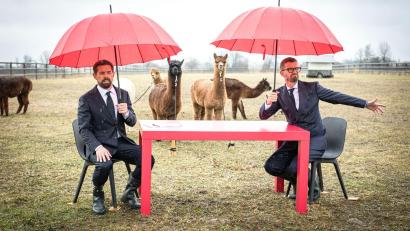 Bild: Benedikt Müller/Joyn/dpa
Joko Winterscheidt und Klaas Heufer-Umlauf moderieren ihre neue Show „Ein sehr gutes Quiz (mit hoher Gewinnsumme)“.