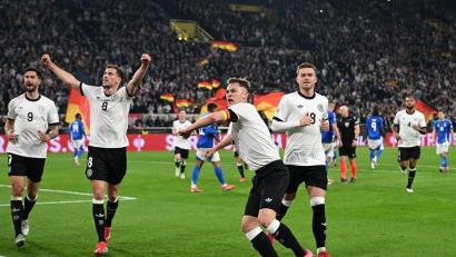 Bild: Federico Gambarini/dpa
Kapitän Kimmich bejubelt sein Führungstor.