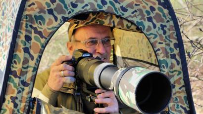 Archivbild: bsc
Stundenlanges Ansitzen im Tarnzelt für eine gute Aufnahme ist für Fotograf Siegfried Steinkohl kein Problem.