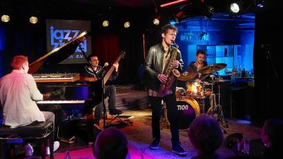 Bild: Kunz
Das "Jakob Manz Project" begeistert das Weidener Publikum. Die Band zählt zu den angesagtesten, jungen Jazzgruppen in Deutschland.