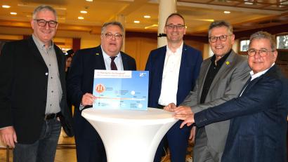 Bild: Hirsch
Die Expertenrunde mit Christoph Wenz, Frank Wohl, Bernhard Seidenath, Harald Hollnberger und Andreas Fiedler (von links) machte Vorschläge zur Sanierung des Gesundheitssystems.