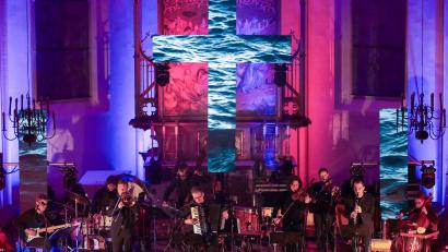 Bild: Wolfgang Steinbacher
Die Gruppe Luz Amoi führte die Passion in neuer Form in der Herz-Jesu-Kirche in Rosenberg auf.