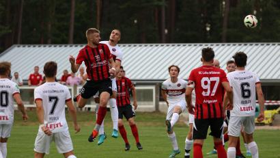 Bild: Dieter Jäschke
Daniel Ettl (gestreiftes Trikot/beim Kopfball) war beim Remis des SC Luhe-Wildenau in Burglengenfeld der Antreiber.