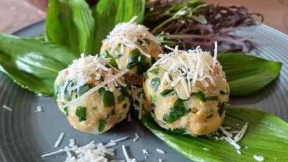 Bild: Dorothea Hartmann/exb
Bärlauch-Knödel passen wunderbar in die Jahreszeit, denn jetzt beginnt die Saison.