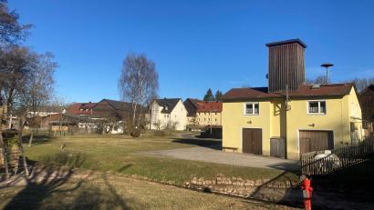 Bild: stg
Mit dem Projekt "Neubau des Feuerwehrgerätehauses mit Dorfgemeinschaftsräumen" in Löschwitz kann es wie geplant weitergehen. Die überwältigende Mehrheit der Bewohner aus Löschwitz und Kaibitz zeigte sich in einer Bürgerbefragung einverstanden.