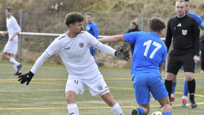 Archivbild: Hubert Ziegler
Bastian Freisinger (links) trägt noch das Trikot der DJK Gebenbach. Kommende Saison wird der 26-Jährige Trainer des SV Hahnbach.