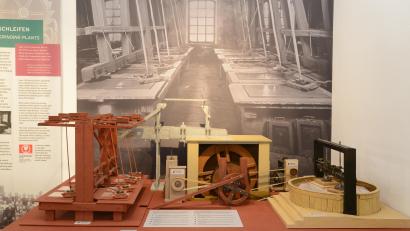 Bild: bey
Technik von einst zur Glasaufbereitung und Glasbearbeitung ist jetzt im Stadtmuseum Pleystein zu bewundern.