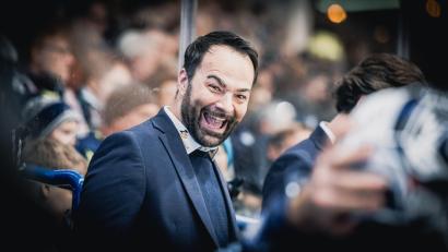 Bild: Tobias Neubert
Blue-Devils-Trainer Sebastian Buchwieser wird am kommenden Montag erneut zu Gast sein bei einer Live-Folge des Podcasts "Powerplay" im Verlagsgebäude von Oberpfalz-Medien.