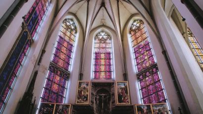 Bild:  Karl-Martin Hartmann/exb
Für die neuen Kirchenfenster von St. Nicolai in Kalkar lieferte die Glashütte Lamberts in Waldsassen das Antikglas.
