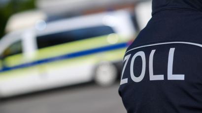 Symbolbild: Julian Stratenschulte/dpa
Das neue Zollamt Oberpfalz startet ab 1. April.