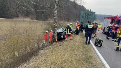 Bild: PI Sulzbach-Rosenberg/exb
Auf der Kreisstraße AS1 ist es zu einem Unfall gekommen.
