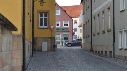 Bild: ak
Entlang des Polizeigebäudes entstehen zwei Parkplätze im Bereich der Trautenbergstraße.