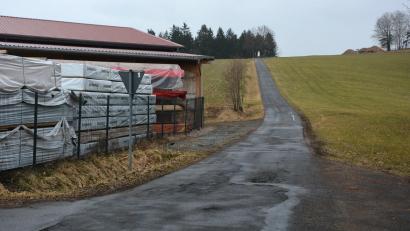 Bild: jr
Oberste Priorität hat der Ausbau des Marterwegs in Neumühle in Richtung Hohe Straße nach Königshütte. Die Gemeinde rechnet für den Ausbau des rund 700 Meter langen Weges mit einer Förderung von 85 Prozent.