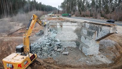 Bild: Wolfgang Steinbacher
Die "Wolfsgrube-Brücke" auf der B 85 zwischen Kropfersricht und Sulzbach-Rosenberg muss einem neuen Bauwerk weichen.