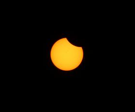 Bild: Matthias Mändl/exb
Partielle Sonnenfinsternis: Wenn der Mond die Sonne "anknabbert". Zu sehen ist dieses besondere Himmelschauspiel am Samstag, 29. März.