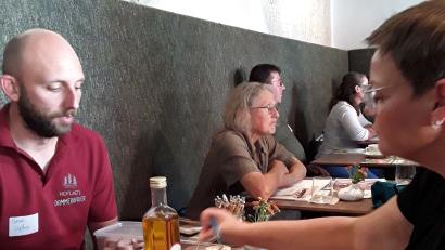 Archivbild: Sabine Pfeiffer
Beim vergangenen Speed-Dating, organisiert vom Regionalmanagement, saßen sich Wirt und Landwirt gegenüber. Diesmal können sich Schüler und Ausbilder austauschen.