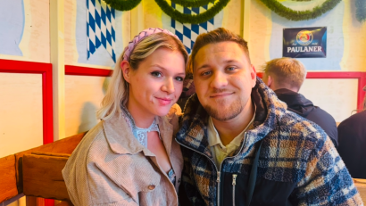 Bild:  ANTENNE BAYERN Urlaubsdings Nataly aus Weiden
Nataly (links) aus Weiden gewinnt beim Antenne Bayern "Urlaubsdings".