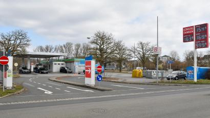 Bild: Petra Hartl
Eine Diebesbande hat in Amberg und Umgebung an mehreren Tankstellen Alkohol, Zigaretten und Motoröl gestohlen. Vor dem Amtsgericht Amberg gab es am Donnerstag das Urteil.