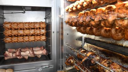 Symbolbild: Petra Hartl
Ein Hähnchengrill sorgt in Schnaittenbach nun für eine Anzeige.