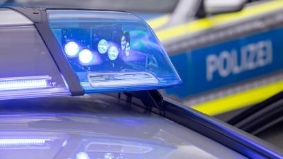 Symbolbild: Daniel Karmann/dpa
Erste Ermittlungen der Polizei deuten auf ein Tötungsdelikt mit anschließendem Suizid hin.