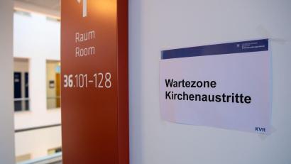 Bild: Sven Hoppe/dpa
Auch 2024 traten wieder Tausende Menschen in Bayern aus der Kirche aus.