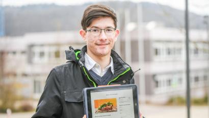 Bild: Jason Tschepljakow/dpa
In einer Petition hat Lucas Fuchs rund 580 Unterschriften für einen Dönerstand in Essingen gesammelt.