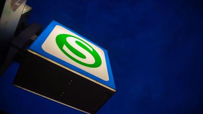 Symbolbild: Lino Mirgeler/dpa
Rund tausend Insassen saßen stundenlang in der S-Bahn fest.