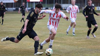 Bild: Dieter Jäschke
Paul Weidhas (links) und der SC Luhe-Wildenau empfangen den TSV Bogen.